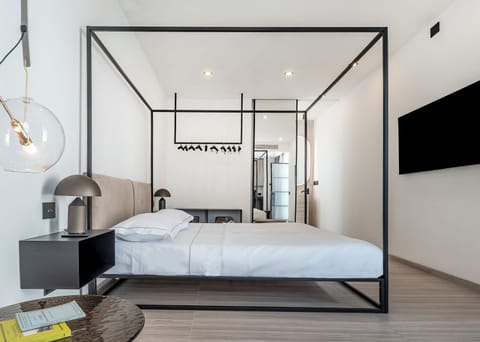 Aqua | Blackout drapes, free WiFi