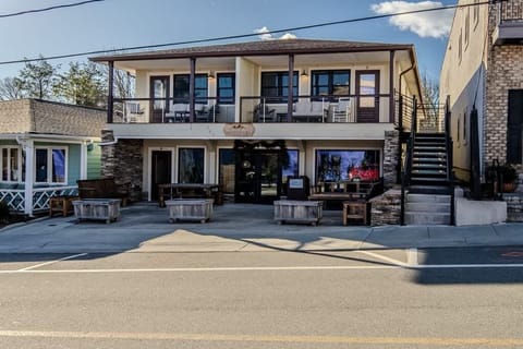 140 Sunset , retail below, apartments above