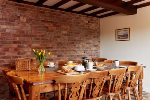 Cottage | Dining