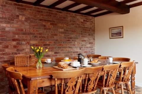Cottage | Dining