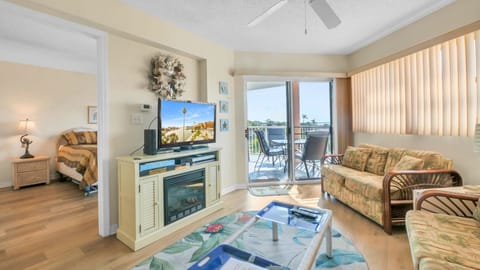 Sunrise Resort 302 Living Room