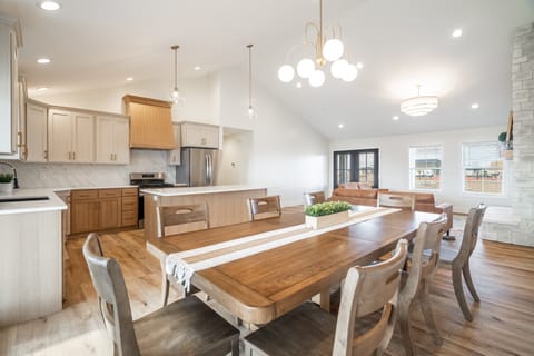 Indoors, Architecture, Building, Dining Room, Dining Table