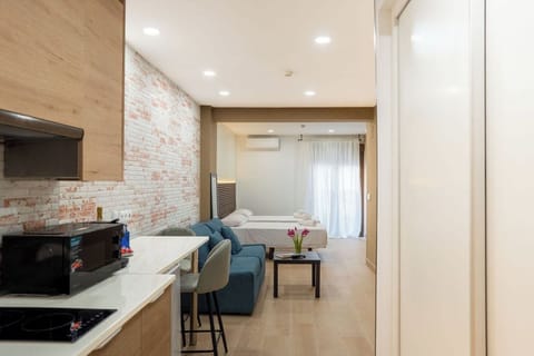 Deluxe Studio, Balcony | Private kitchen | Fridge, microwave, stovetop, coffee/tea maker