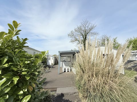 Exterior of Beach Resort Kamperland - 644