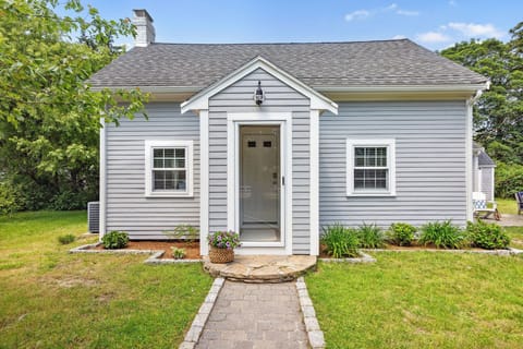 Welcome to Cast’n Anchor Cottage, where memories are made and worries drift away with the tide!