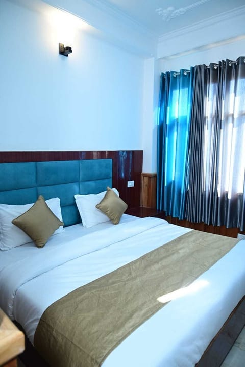 Superior Double or Twin Room, Mountain View | Free WiFi