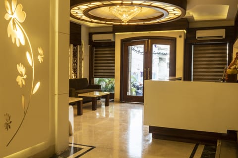 Lobby lounge