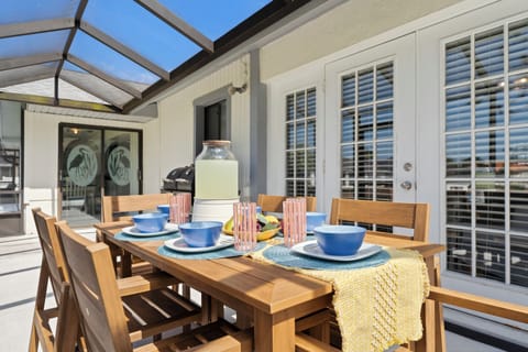 Outdoor patio: t’s perfect for anything from breakfast to business lunches.