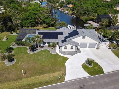 Area Overview: Everything’s set for an effortless check-in.