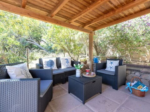 Outdoor Furniture, Garden, Outdoor Table, Chair, Shade, Landscaping, Backyard, Yard, Eco Hotel, Kitchen & Dining Room Table