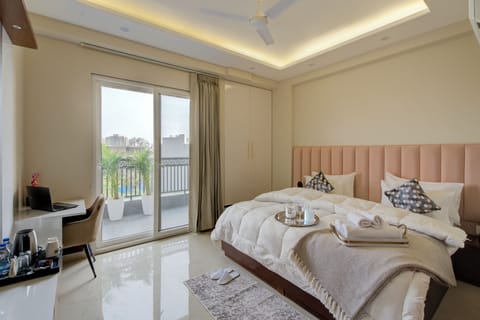 Luxury Apartment, Balcony, City View | Blackout drapes, soundproofing, iron/ironing board, free WiFi