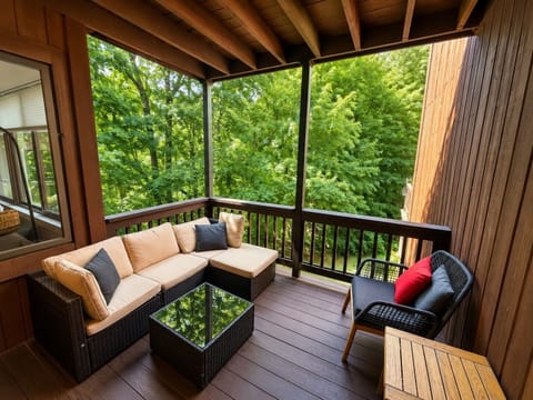 Upstairs deck off the dining room