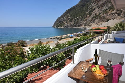 Soundproofing, free cribs/infant beds, free WiFi