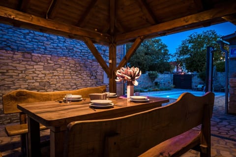 House | Outdoor dining