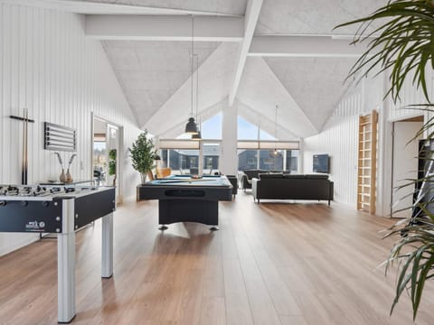 House | Game room