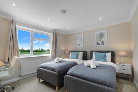 Family House | 4 bedrooms, free WiFi, bed sheets