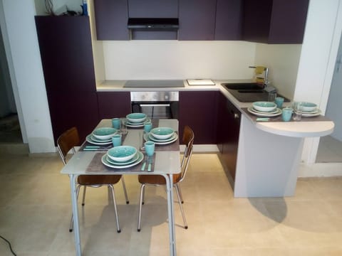 Apartment, 1 Bedroom, Fireplace | Dining room