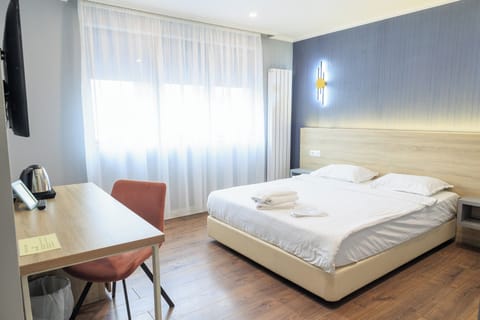 Deluxe Double Room | Desk, free WiFi, bed sheets