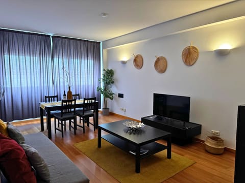 Basic Apartment, Private Bathroom, City View (Riverside Expo      ) | Dining