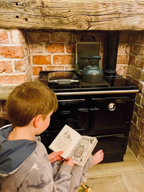 Luxury Villa | Private kitchen | Electric kettle, toaster