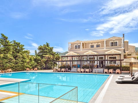 Seasonal outdoor pool, pool umbrellas, sun loungers