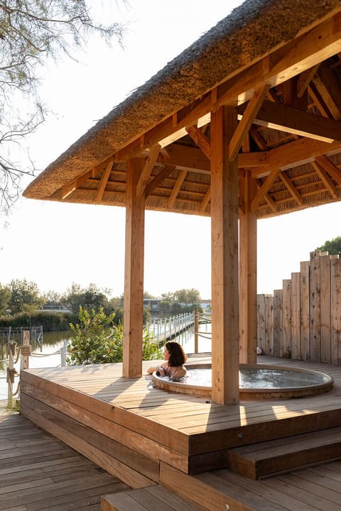 Couples treatment rooms, sauna, body treatments, hot stone massages