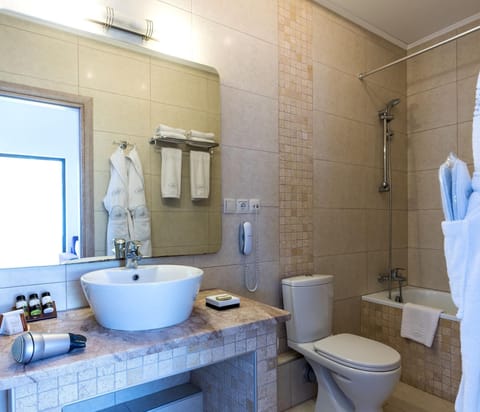Superior Room, Sea View | Bathroom | Separate tub and shower, hair dryer, towels, soap