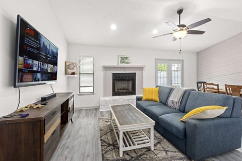 Open floor plan allows your group to spend time with one another in a relaxing spacious space.