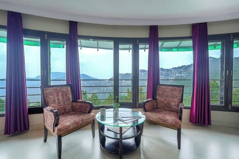 Premium Room, Valley View | Dining room