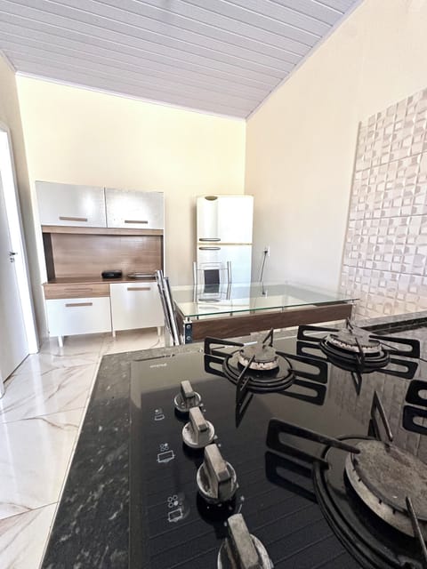 Basic House, Patio | Private kitchenette