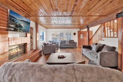 Cabin, Multiple Beds, Hot Tub, Mountain View (2530) | Living area