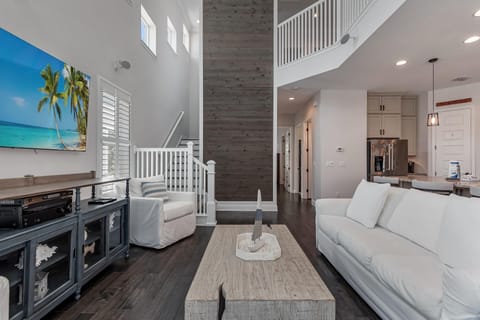 House, Multiple Beds (Redington Beach Townhouse 16305) | Living area