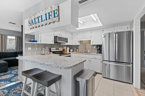 House, Multiple Beds (Aqua Beach Bungalow) | Private kitchen | Oven, toaster