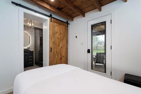 4 The Stasney | Premium bedding, down comforters, individually decorated