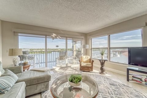 Condo, Multiple Beds (Sea Club #405 - Manatee Zone) | Living area