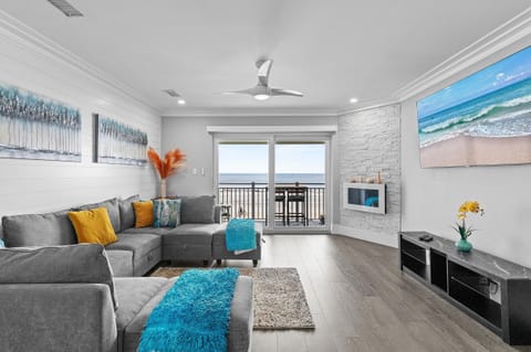 Condo, Multiple Beds (Colony Beach Club 250) | Living area