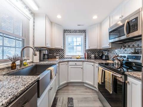 Studio (3 Bedrooms) | Property amenity