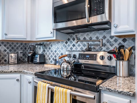 Studio (3 Bedrooms) | Property amenity