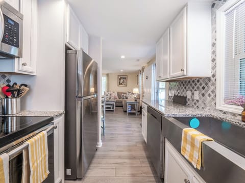 Studio (3 Bedrooms) | Property amenity