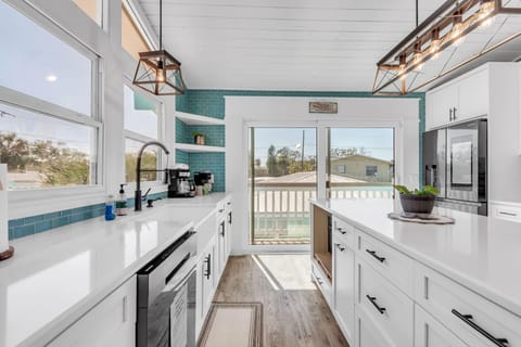 House, Multiple Beds (Bates Avenue House) | Private kitchen | Oven, toaster