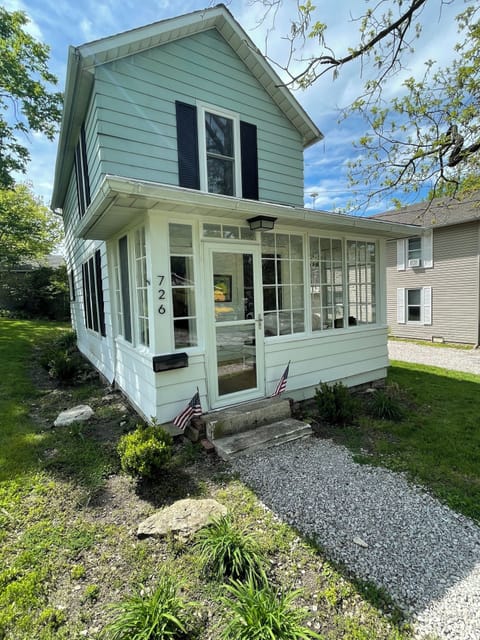 Welcome! Parking for 3+, including boat trailers.