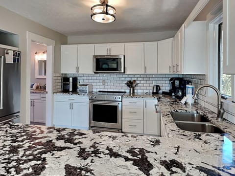 Studio (3 Bedrooms) | Property amenity