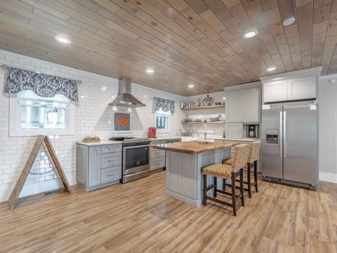 Studio (3 Bedrooms) | Property amenity