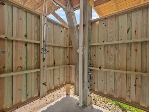 Studio (4 Bedrooms) | Property amenity