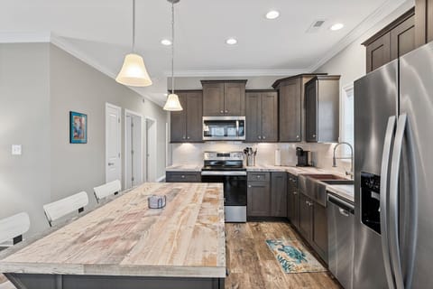 Studio (3 Bedrooms) | Property amenity