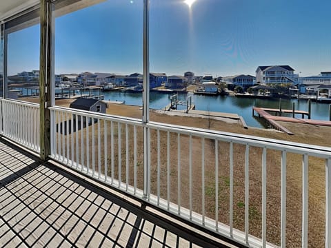 Studio (3 Bedrooms) | Property amenity