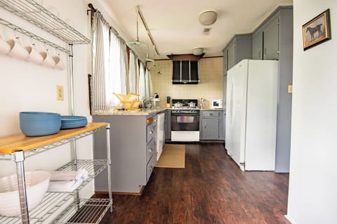 Fully equipped kitchen with modern appliances, ready for all your cooking needs.