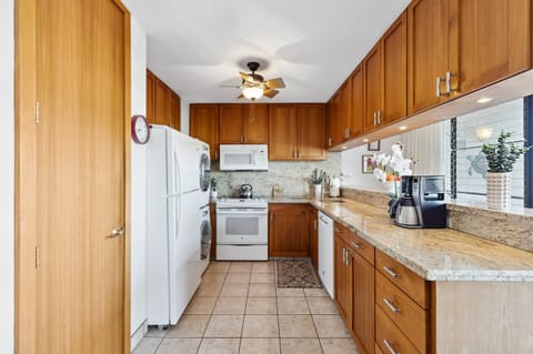 Full sized kitchen appliances