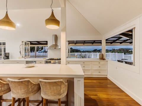 Luxury House, River View | Dining room