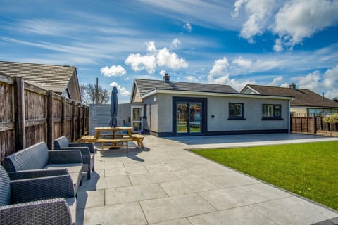 Hazeley - 3 Bedroom Holiday Home - Begelly (25319)